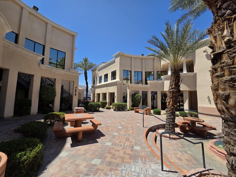 7465-7477 W Lake Mead Blvd, Las Vegas, NV à louer - Photo du bâtiment - Image 3 de 11
