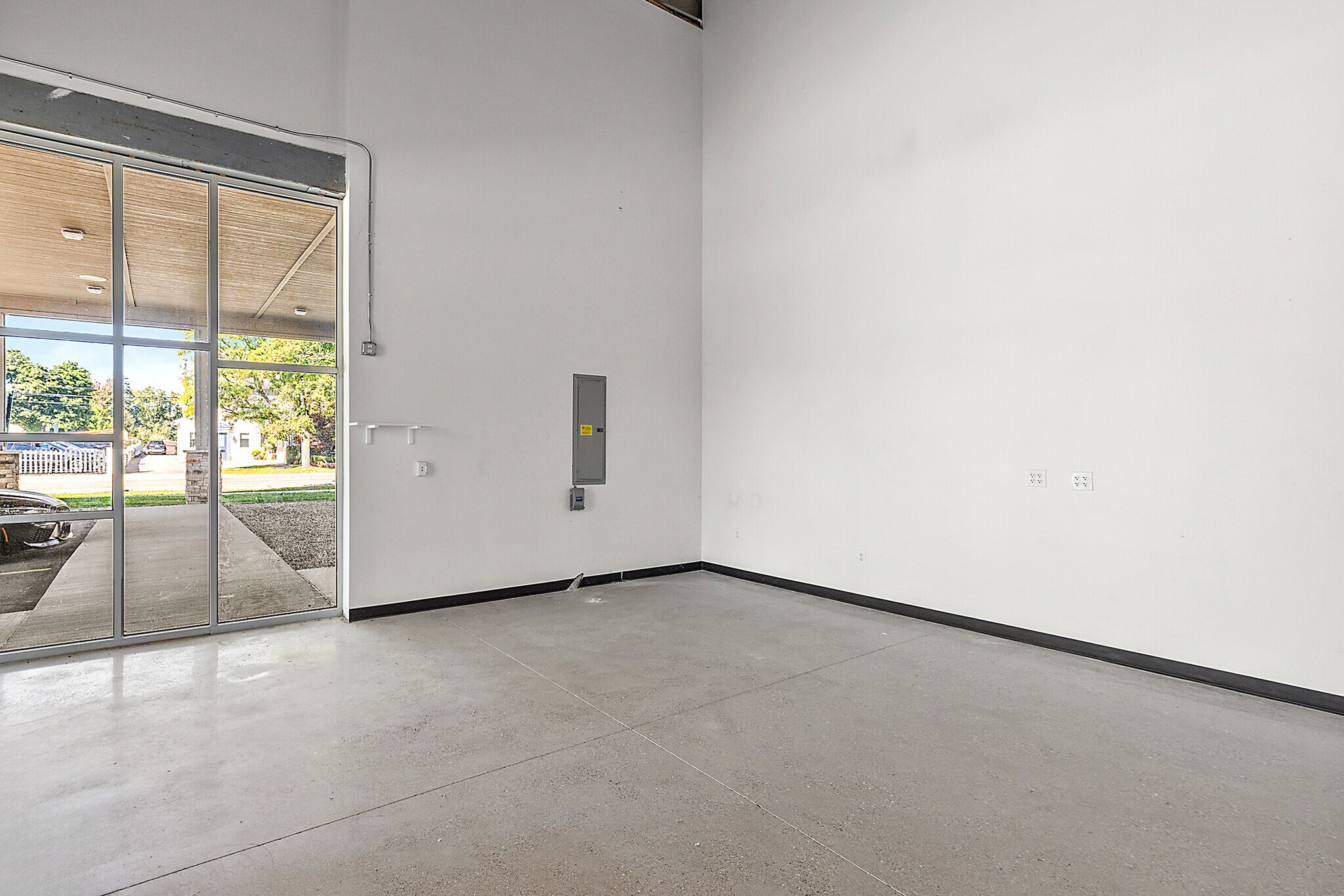 311 W University Dr, Rochester, MI for sale Interior Photo- Image 1 of 14