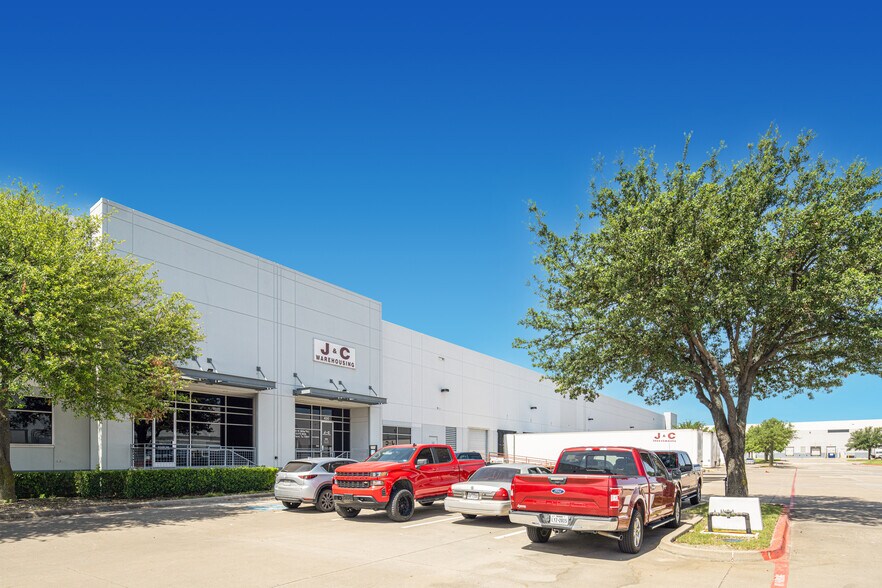 3650 W Miller Rd, Garland, TX à louer - Photo du bâtiment - Image 3 de 14