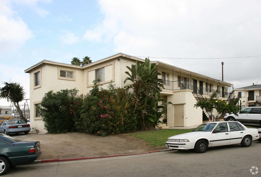 2211 S Genesee Ave, Los Angeles, CA à vendre - Photo du bâtiment - Image 3 de 3