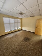 302 Davis Grove Cir, Cary, NC for lease Interior Photo- Image 2 of 4