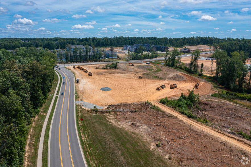 1300 Charter Colony Pky, Midlothian, VA à louer - Photo du b timent - Image 2 de 10