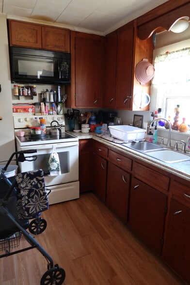 202-204 Mount Vernon Ave, Augusta, ME for sale - Building Photo - Image 3 of 12