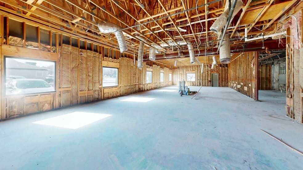 1925 N College Ave, Fayetteville, AR for lease - Building Photo - Image 3 of 7