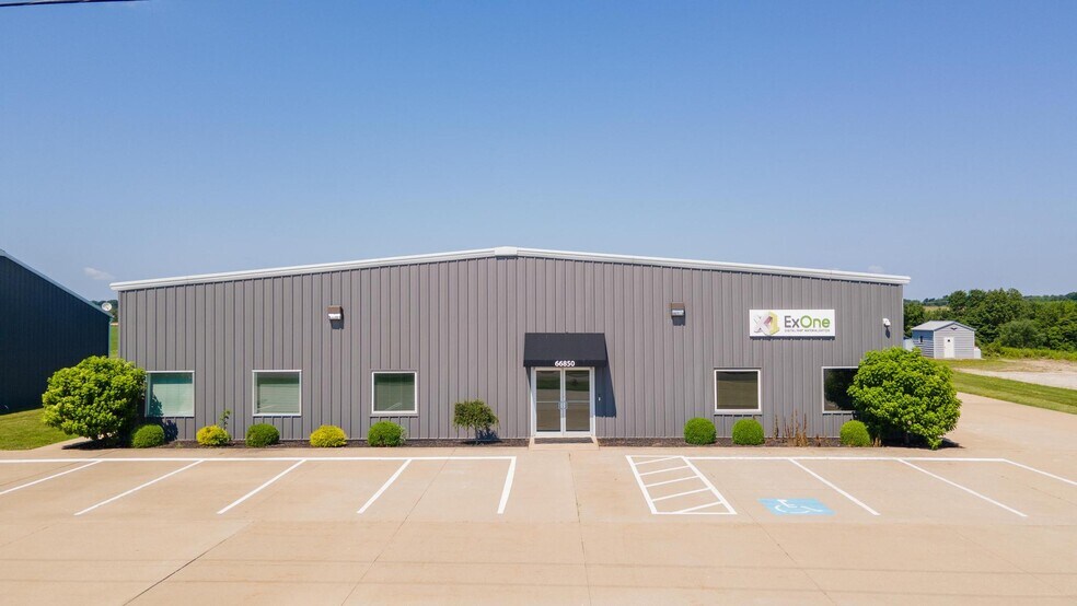 66850 Executive Dr, Saint Clairsville, OH à louer - Photo du bâtiment - Image 3 de 72