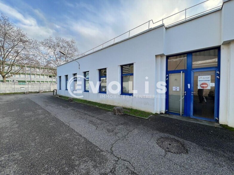109 Rue Du 1 Mars 1943, Villeurbanne for lease - Building Photo - Image 3 of 17