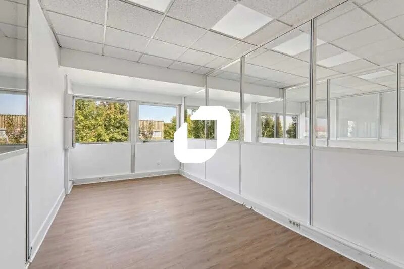 13 Avenue Des 3 Peuples, Montigny-le-Bretonneux à louer - Photo intérieure - Image 3 de 18