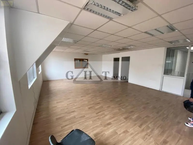Industrial in Maisons-Alfort for sale Interior Photo- Image 1 of 6