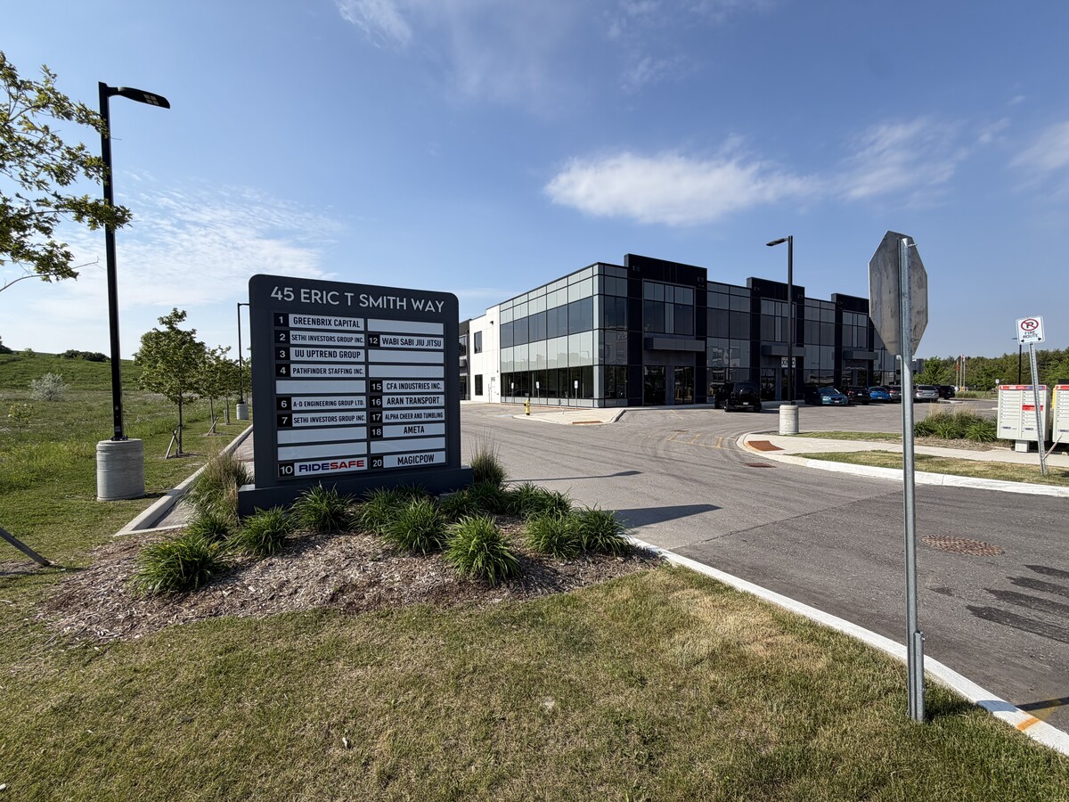 45 Eric T Smith Way, Aurora, ON L4G 7C6 - Unité 5 - - Photo intérieure - Image 1 of 9