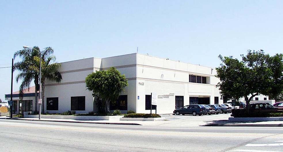 11428 Artesia Blvd, Artesia, CA à louer - Photo du bâtiment - Image 2 de 8