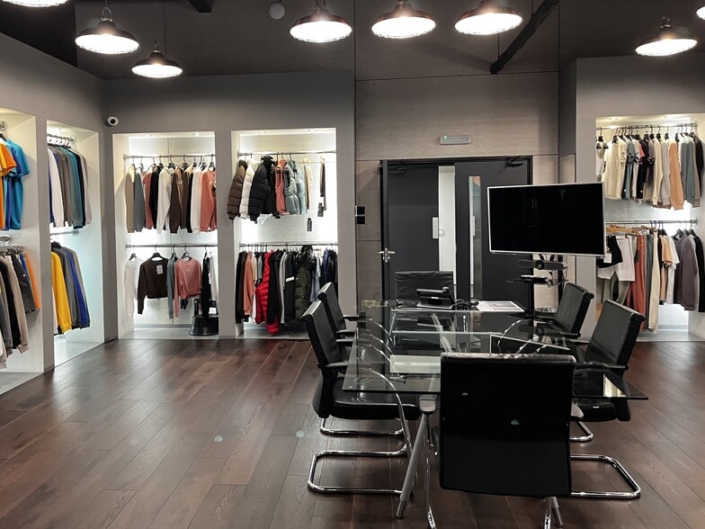 116-121 Bury New Rd, Manchester for sale - Interior Photo - Image 3 of 4