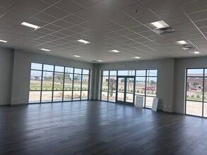 520 S Great Southwest Pky, Grand Prairie, TX for lease Interior Photo- Image 1 of 3