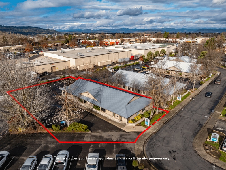 925 Town Centre Dr, Medford, OR à louer - Photo du bâtiment - Image 3 de 46