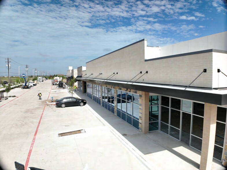 NWQ W Frontier Pky & Dallas Pky, Celina, TX à louer - Photo du bâtiment - Image 3 de 7