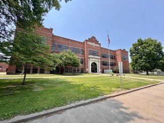 Plus de détails pour 208 S Johnson St, Macomb, IL - Spécialité à vendre