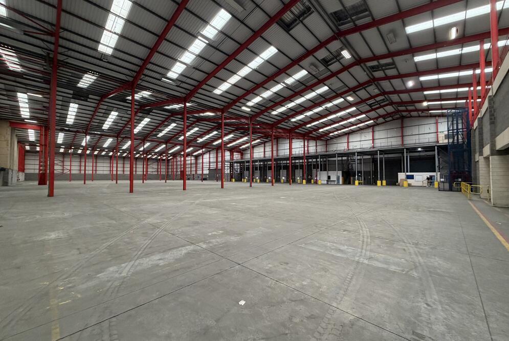 92 Hellaby Ln, Rotherham for lease Interior Photo- Image 1 of 6