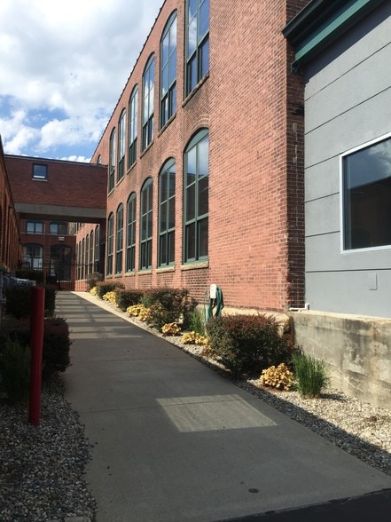 134 Thurbers Ave, Providence, RI for lease - Building Photo - Image 3 of 26