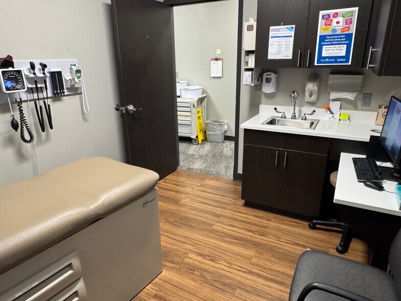 5901 N 27th St, Lincoln, NE for lease - Interior Photo - Image 3 of 16