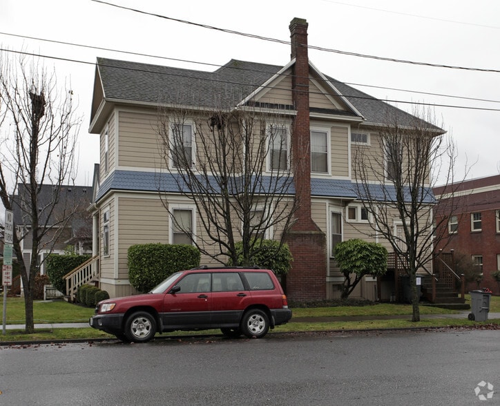 914 Esther St, Vancouver, WA for sale - Building Photo - Image 2 of 6