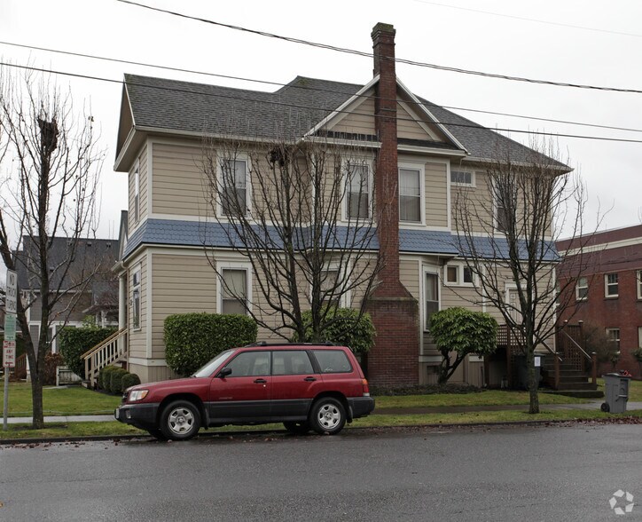 914 Esther St, Vancouver, WA à vendre - Photo du bâtiment - Image 2 de 6