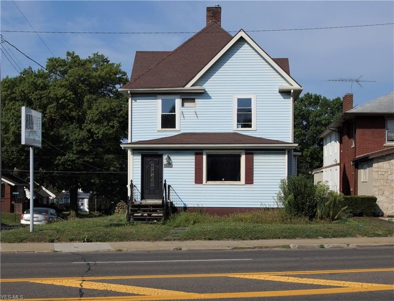 2403 Cleveland Ave NW, Canton, OH for sale - Building Photo - Image 1 of 1