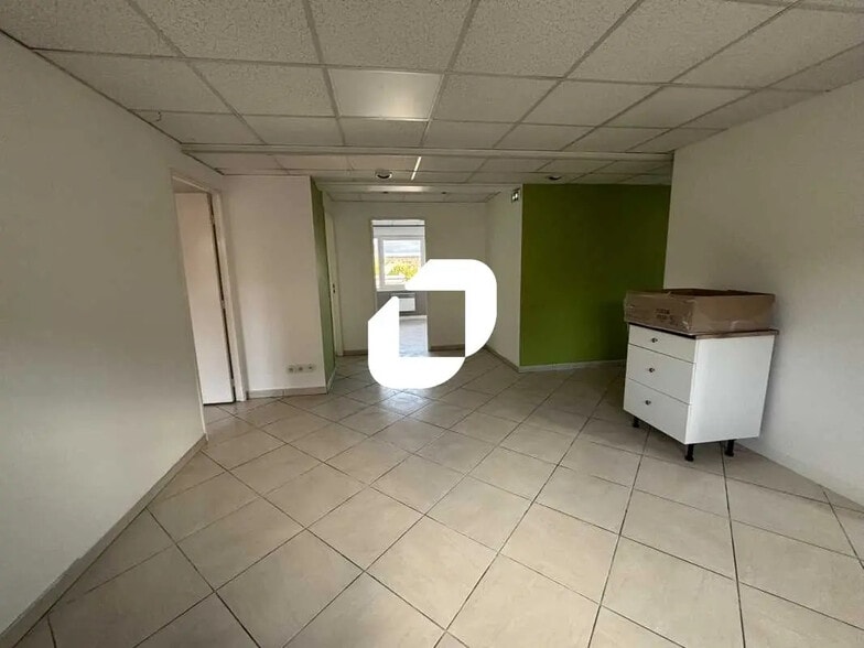 Office in Ris-Orangis for lease - Interior Photo - Image 3 of 10