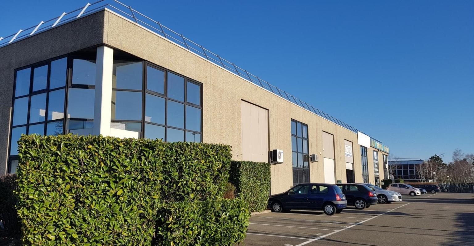 Flex dans Coignières à louer Photo du bâtiment- Image 1 de 3