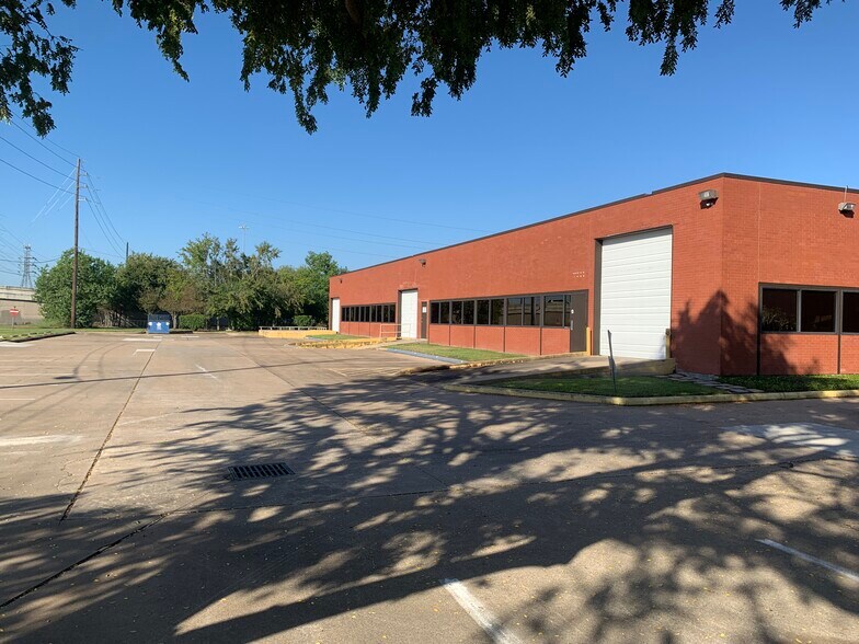 10595 Westoffice Dr, Houston, TX à vendre - Photo du bâtiment - Image 3 de 23