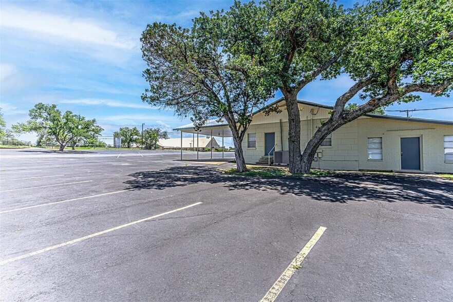 901 Lillian Dean, Buchanan Dam, TX à vendre - Photo du bâtiment - Image 3 de 9