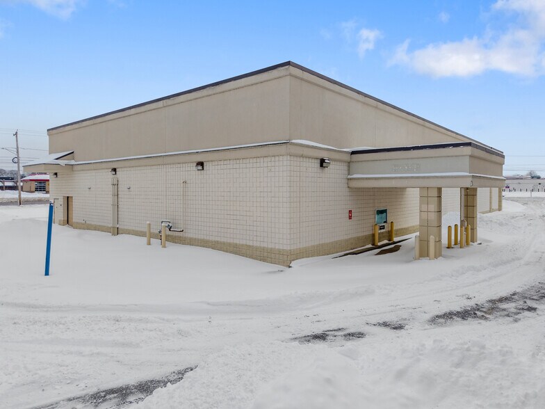 7939-7973 Brewerton Rd, Cicero, NY à louer - Photo du bâtiment - Image 2 de 7