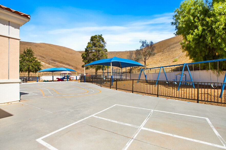 2090 Chino Hills Pkwy, Chino Hills, CA for lease - Building Photo - Image 3 of 57