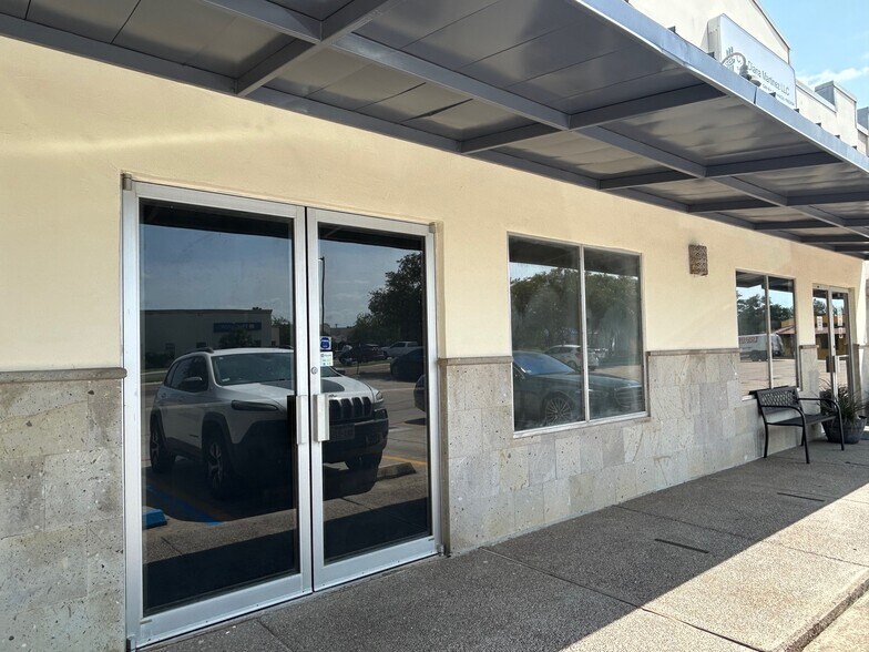 9803 Sterling Loop, Laredo, TX for lease - Building Photo - Image 2 of 19