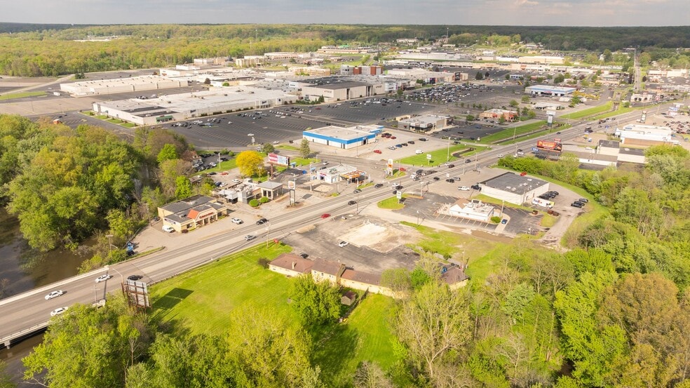 5318 Youngstown Warren Rd, Niles, OH for sale - Building Photo - Image 2 of 44