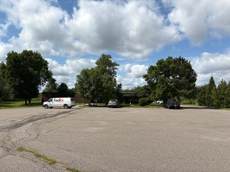 505 S 12th Ave, Virginia, MN à vendre - Photo du bâtiment - Image 2 de 26