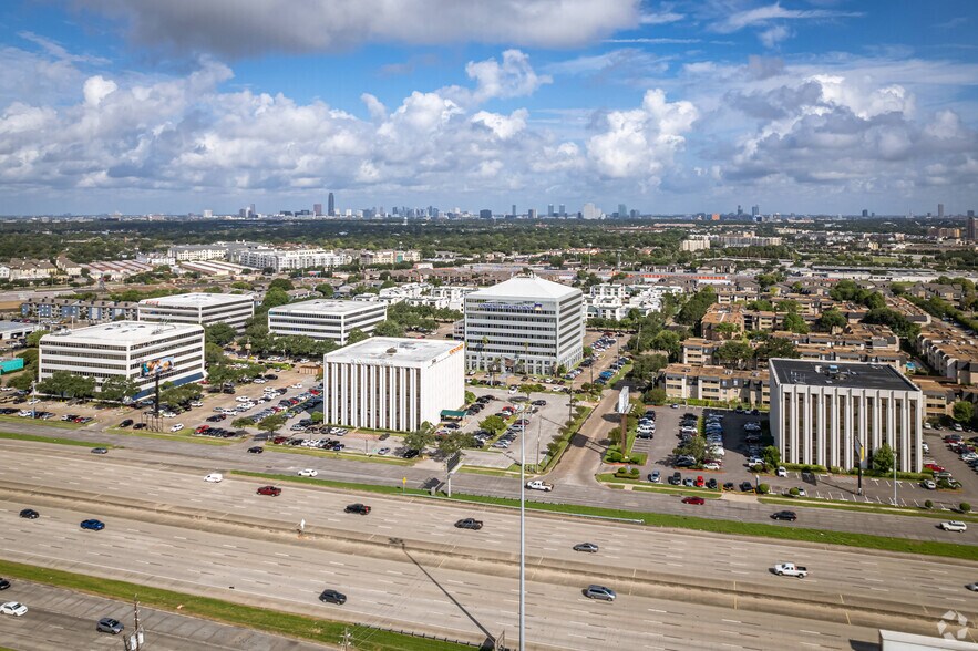 2656 S Loop W, Houston, TX à louer - Photo du bâtiment - Image 2 de 4