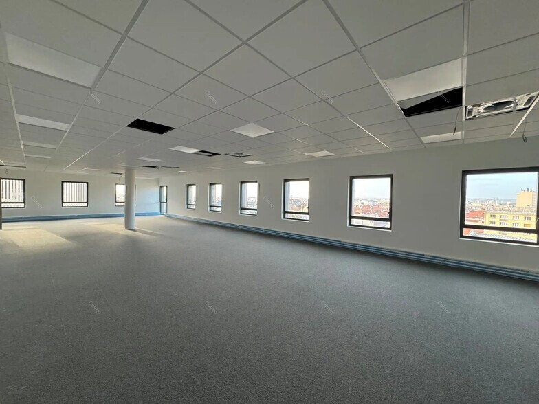 Office in Reims for lease - Interior Photo - Image 3 of 6