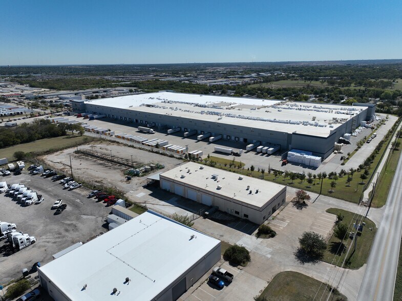4901 Parker Henderson Rd, Fort Worth, TX à louer - Photo du bâtiment - Image 3 de 19
