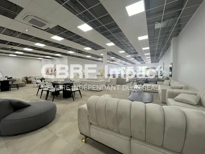 Retail in Reims for lease - Interior Photo - Image 2 of 3