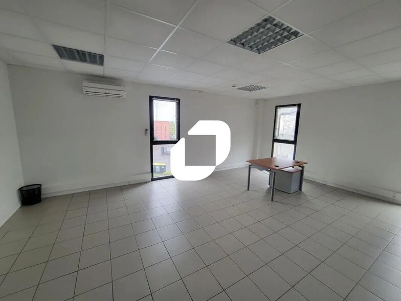 27 Allée Des Cinq Continents, Vertou for lease - Interior Photo - Image 2 of 4