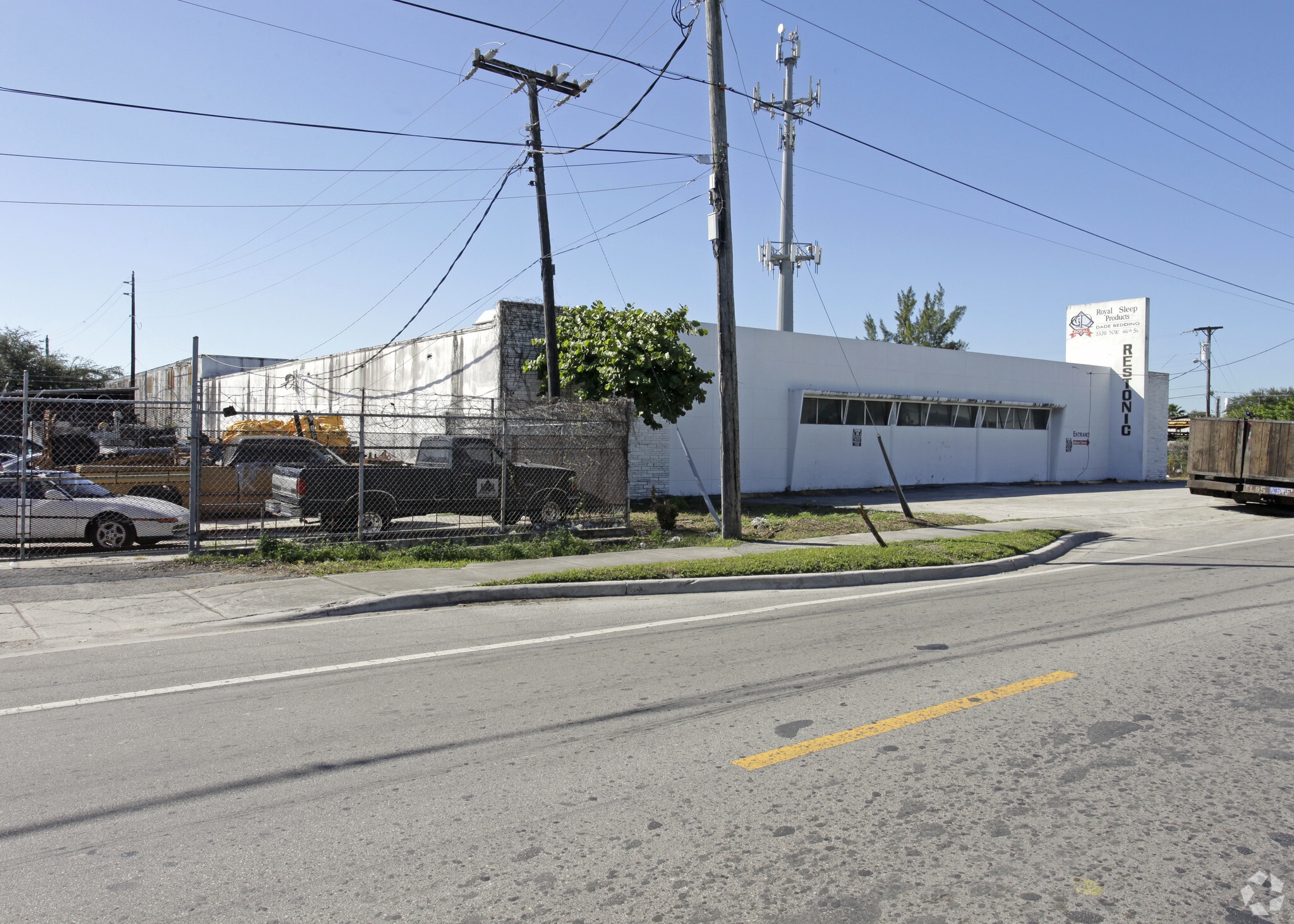 3520 NW 46th St, Miami, FL for lease Primary Photo- Image 1 of 3