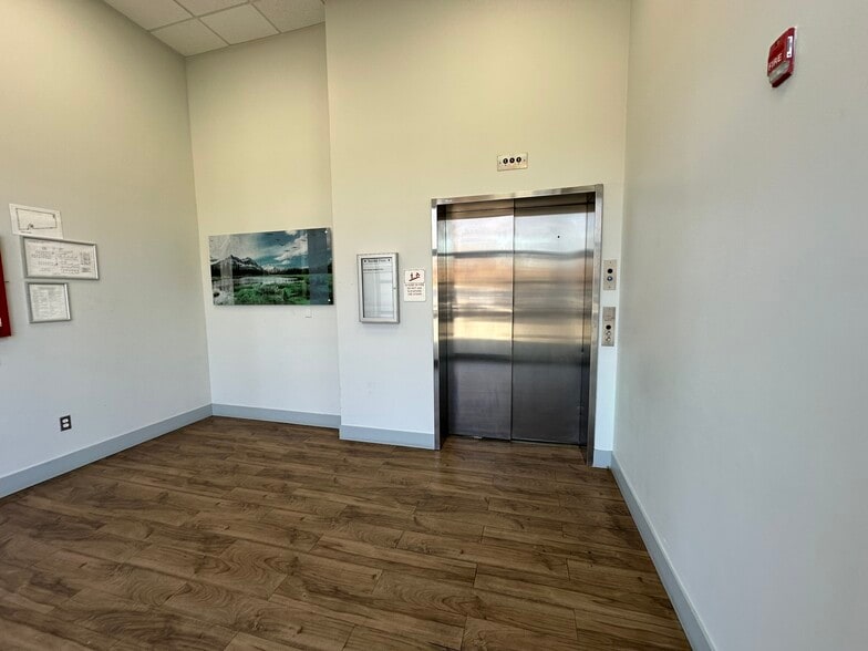 45-64 Francis Lewis Blvd, Bayside, NY for lease - Interior Photo - Image 2 of 4