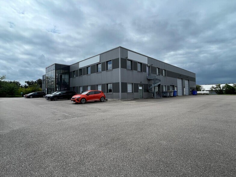 Flex in Le Grand-Quevilly for lease - Building Photo - Image 1 of 25