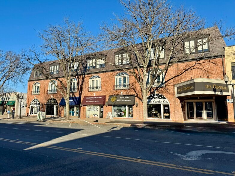 970 Farmington Ave, West Hartford, CT à louer - Photo du bâtiment - Image 2 de 5