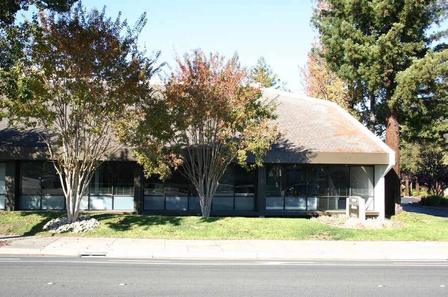 20883 Stevens Creek Blvd, Cupertino, CA à louer - Photo du bâtiment - Image 1 de 14