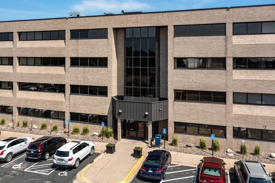 9801 S Dupont Ave, Bloomington, MN à louer - Photo du bâtiment - Image 3 de 5