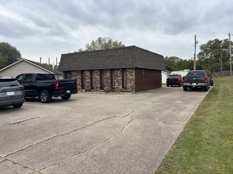 2901 N Granville Ave, Muncie, IN for sale - Building Photo - Image 2 of 11