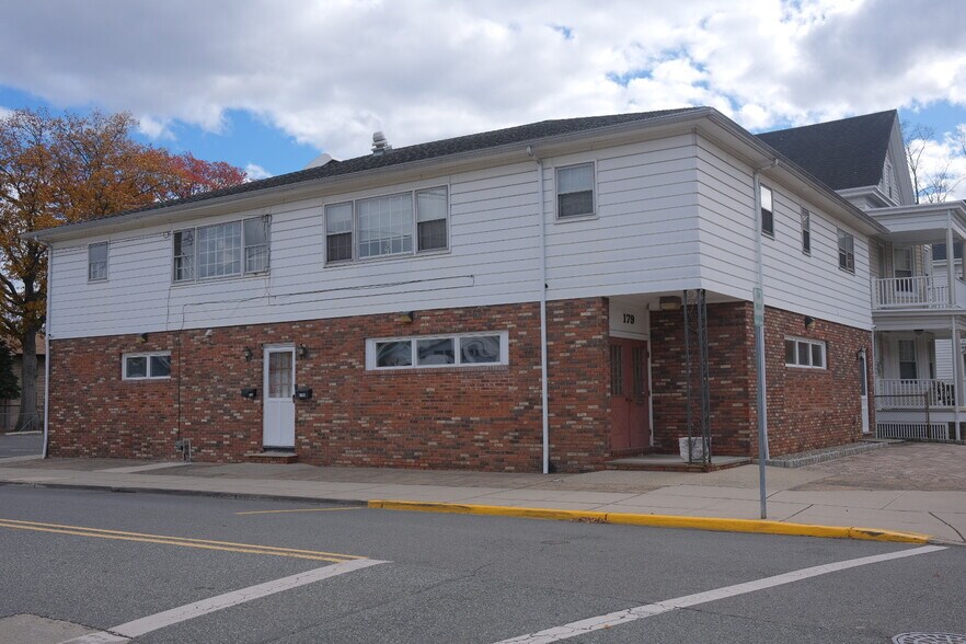 179 Lafayette Ave, Hawthorne, NJ à louer - Photo du bâtiment - Image 3 de 32
