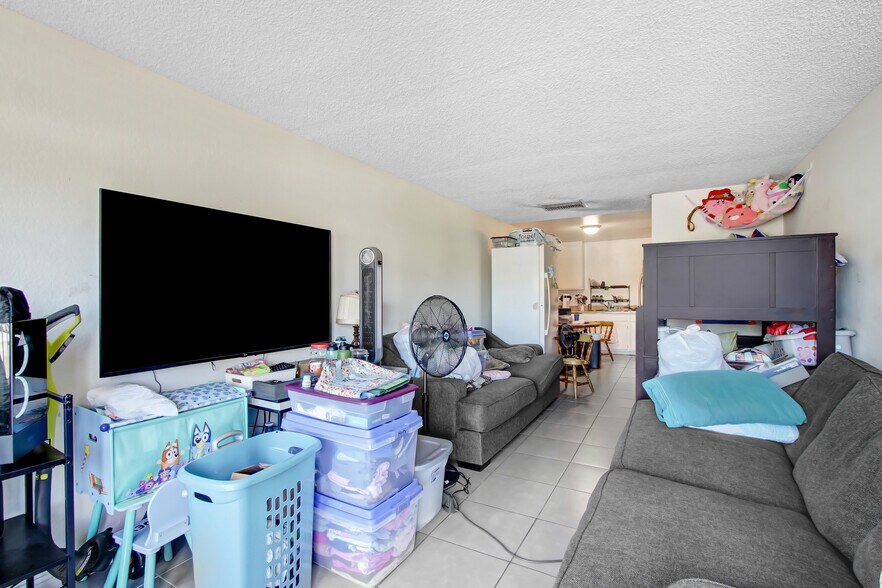 671 Greystone Ln, Hemet, CA à vendre - Photo du bâtiment - Image 2 de 11