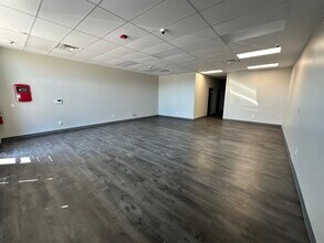 802 W Main St, Jenks, OK for lease Interior Photo- Image 2 of 6