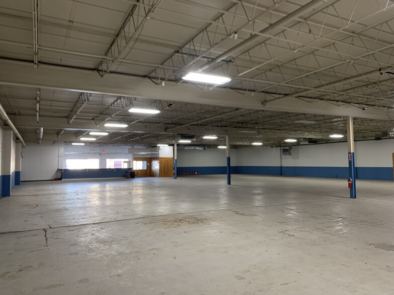 3545-3575 Grand Ave, Gurnee, IL for lease - Interior Photo - Image 3 of 6